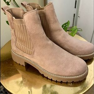Chunky taupe Chelsea boots